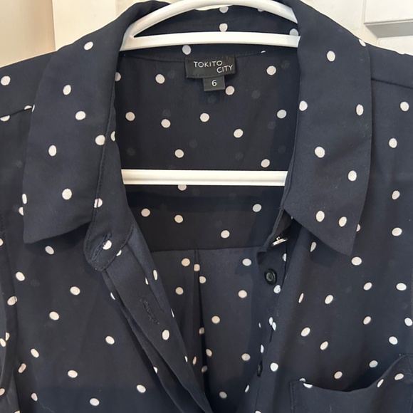 Sleeveless Navy White Polkadot Button Blouse with Collar - Picture 2 of 2